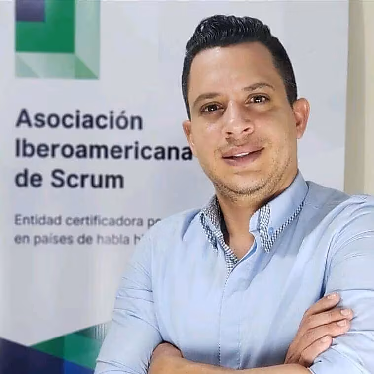 Entrenador-AIBES-Pedro Nogales