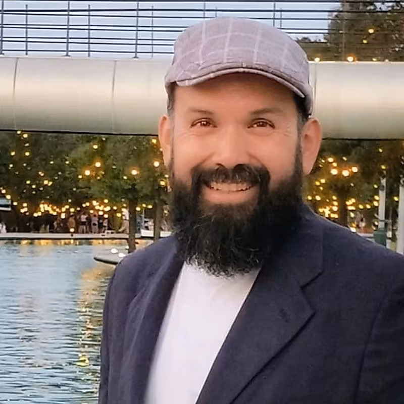 Entrenador-AIBES-Marcelo Lujan