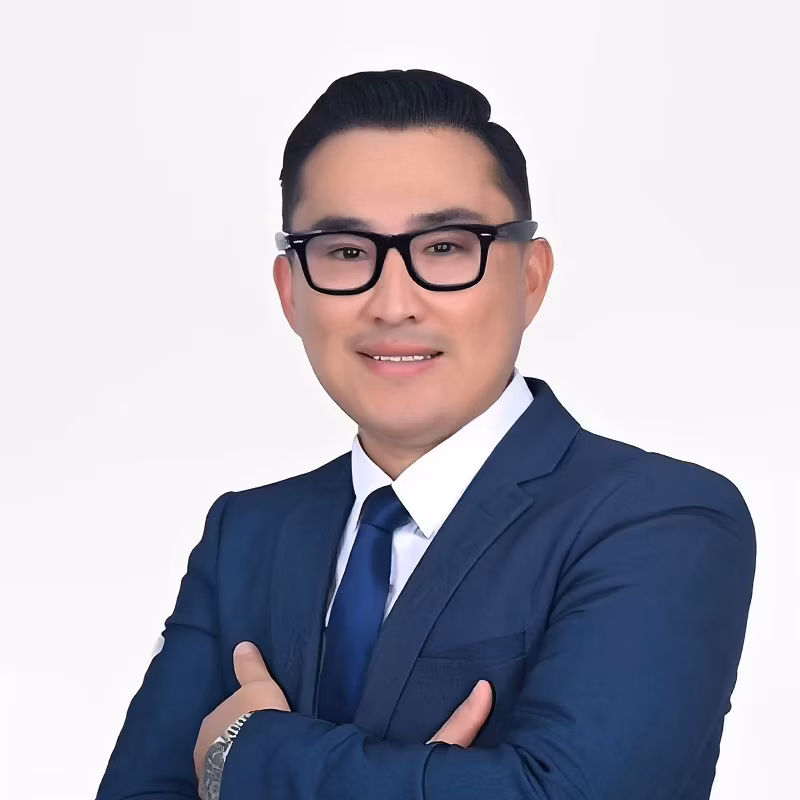 Entrenador-AIBES-Christian Vera